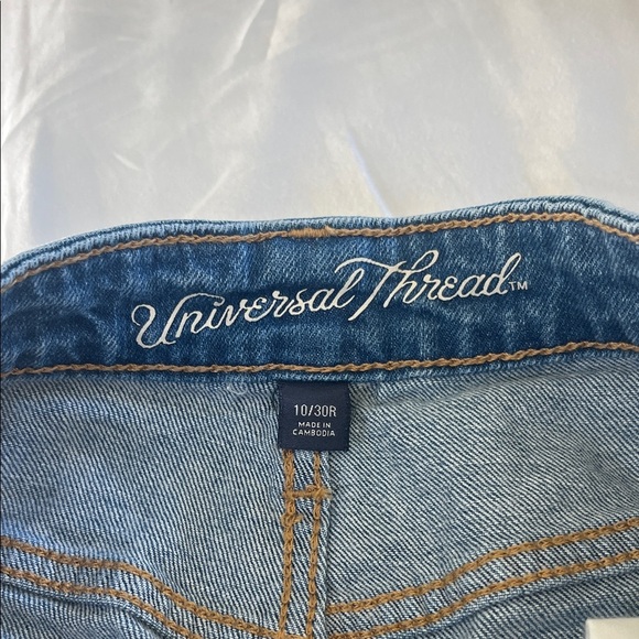Universal Thread Frayed Hem Blue Jean Shorts - Picture 2 of 3